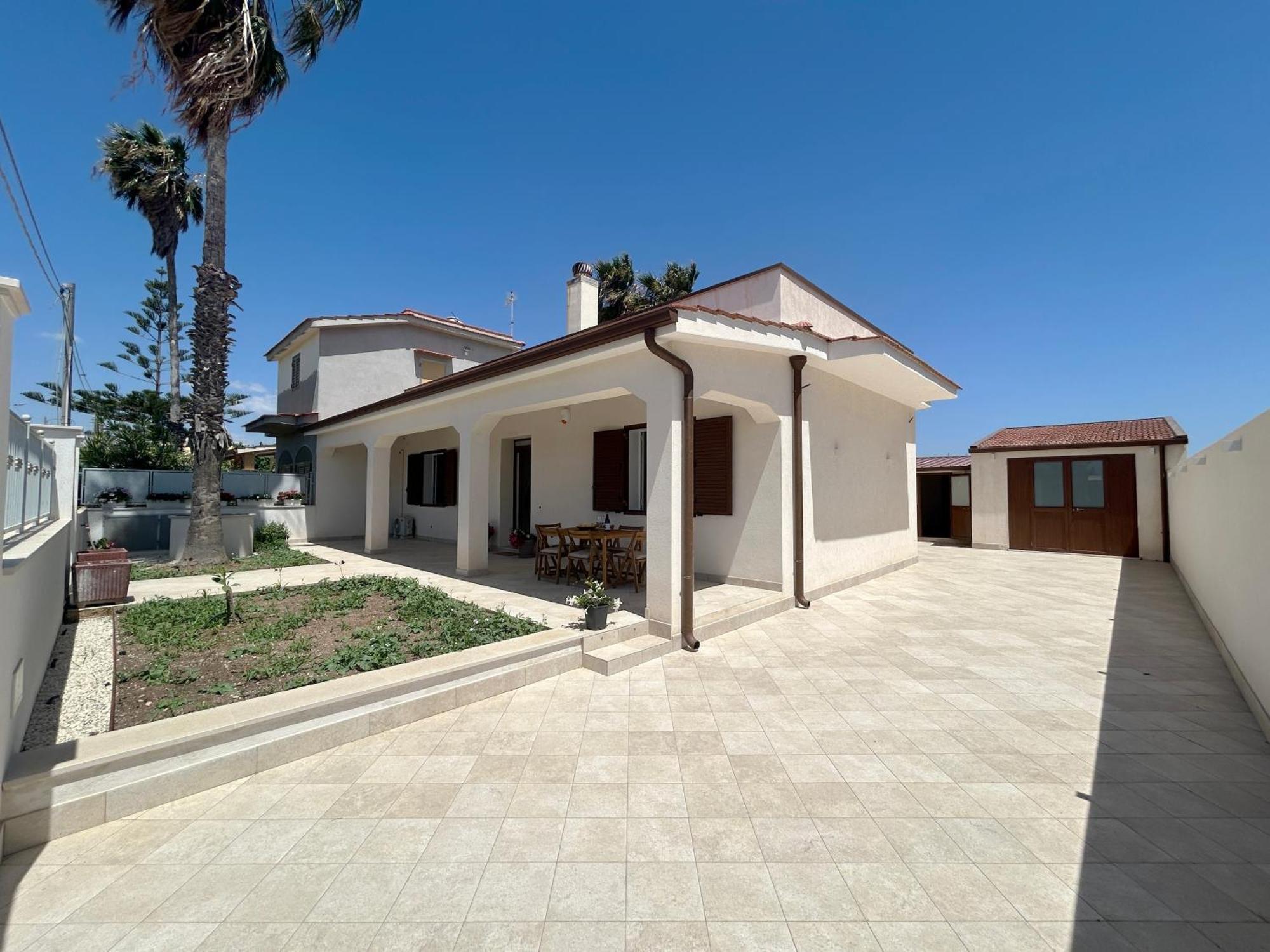 Sole Near The Sandy Beach, Parking & Wifi Holiday home
