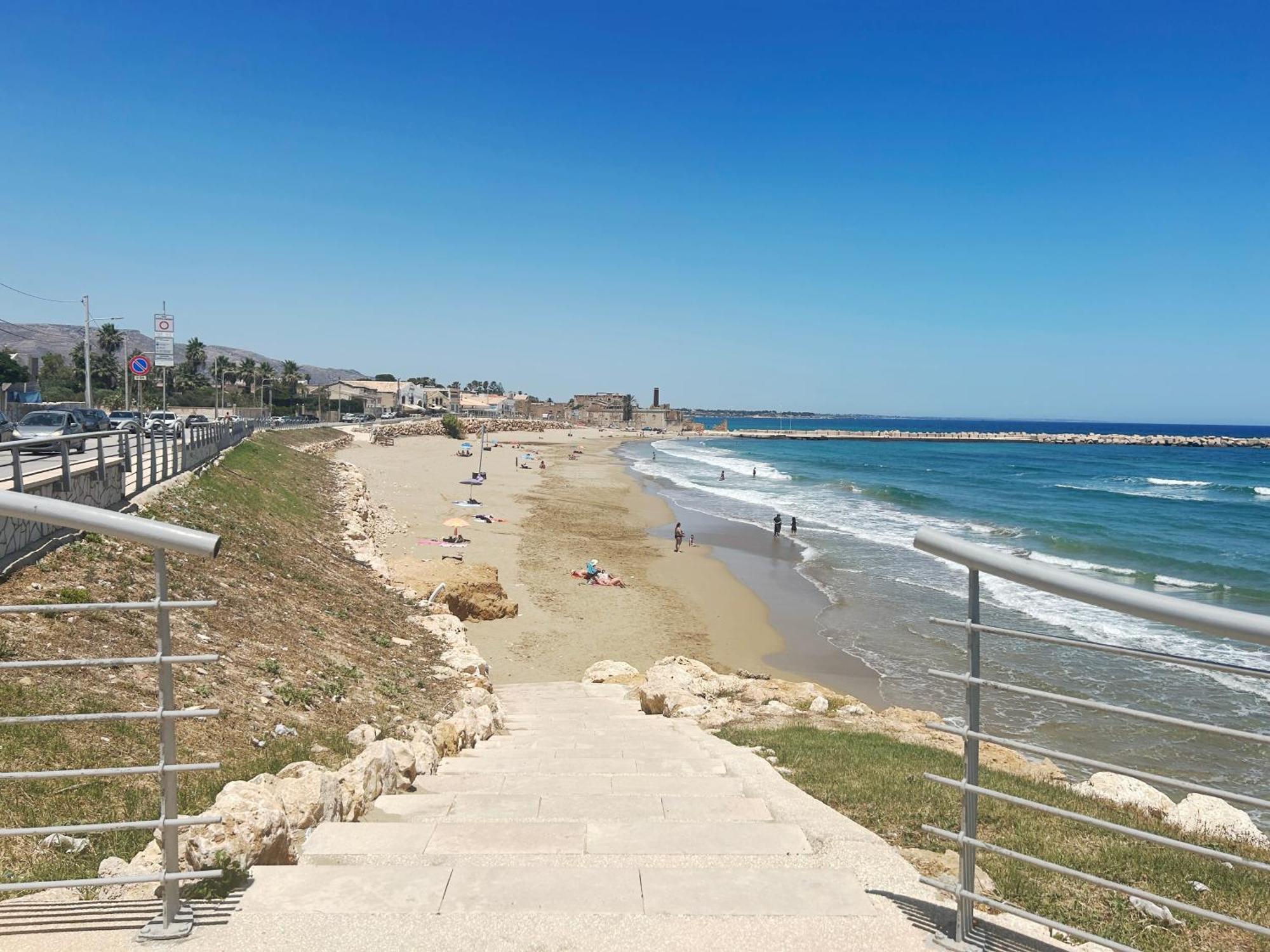 Sole Near The Sandy Beach, Parking & Wifi Holiday home *